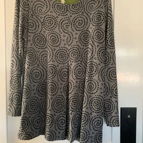 Gray Patterned Long Sleeve Top - Picture 1 of 10